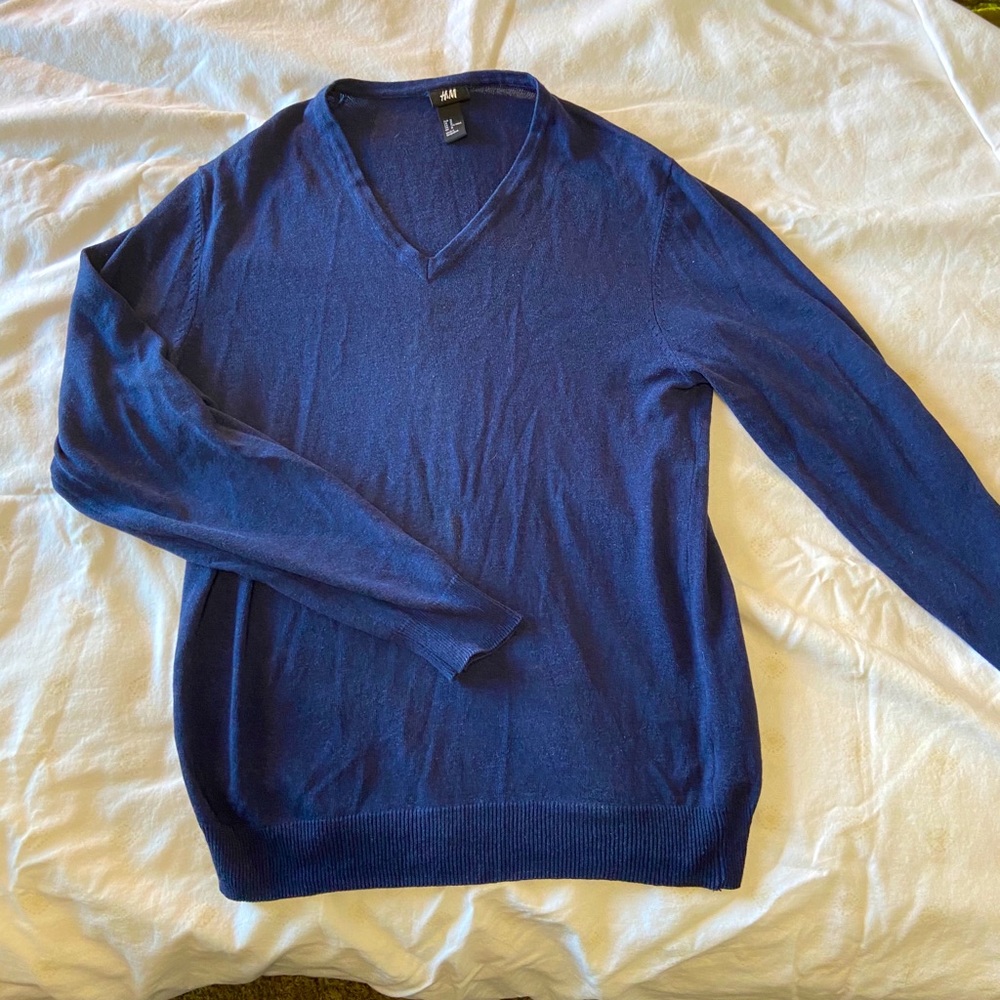 H&M Men’s V-Neck Sweater size Medium